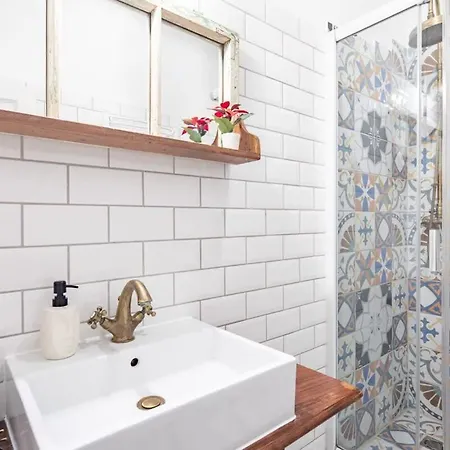 Ultra - Charming And New - Quiet Sleep Budapest