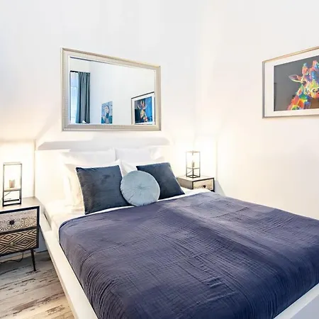 Ultra - Charming And New - Quiet Sleep Budapest