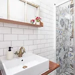 Ultra - Charming And New - Quiet Sleep Будапешт