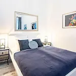 Ultra - Charming And New - Quiet Sleep Будапешт
