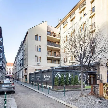 Ultra - Charming And New - Quiet Sleep * Budapeşte