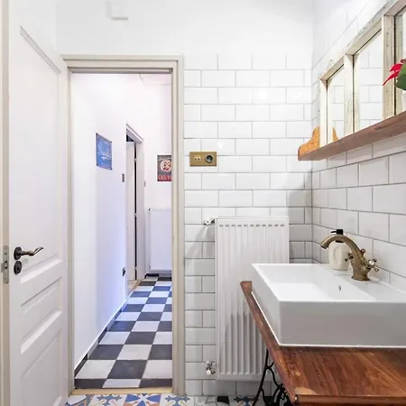 Ultra - Charming And New - Quiet Sleep * Budapest