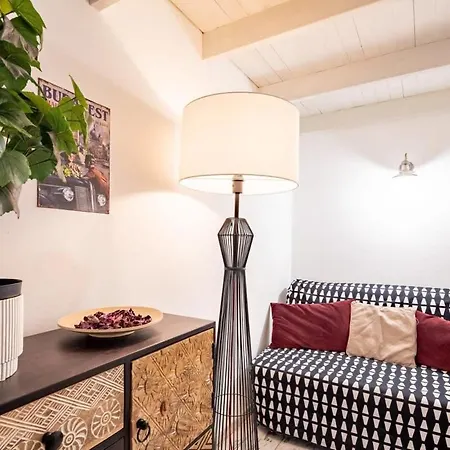 Ultra - Charming And New - Quiet Sleep * Budapest