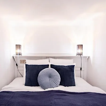 Ultra - Charming And New - Quiet Sleep