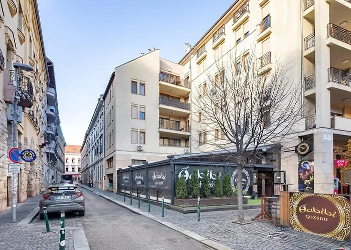 Ultra - Charming And New - Quiet Sleep * Budapest